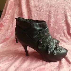 Black Vera Wang zipper heals